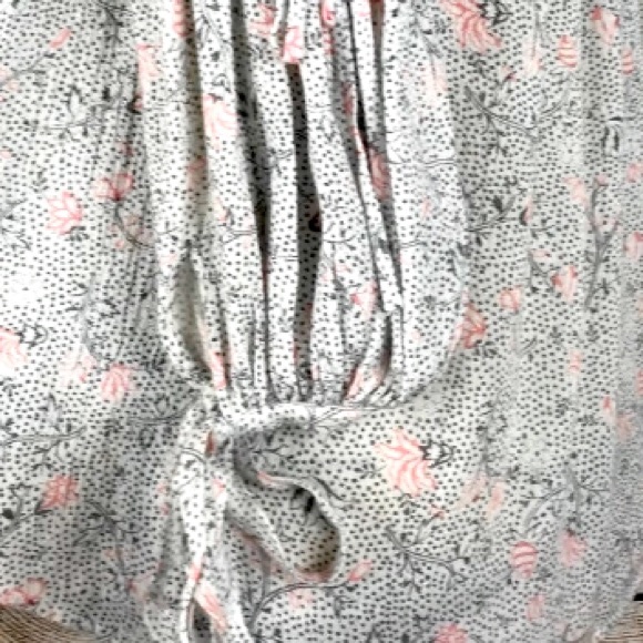 Revolve Peasant Blouse - Picture 4 of 5